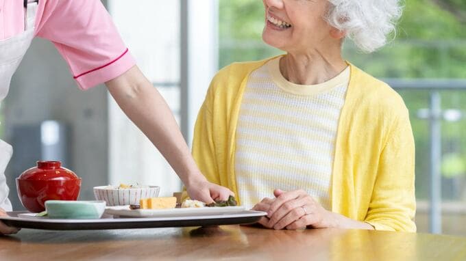 「貯金は使い切る」と決めた〈年金月14万円・73歳女性〉…老後を謳歌するはずの高級老人ホームで直面した“予想外の現実”