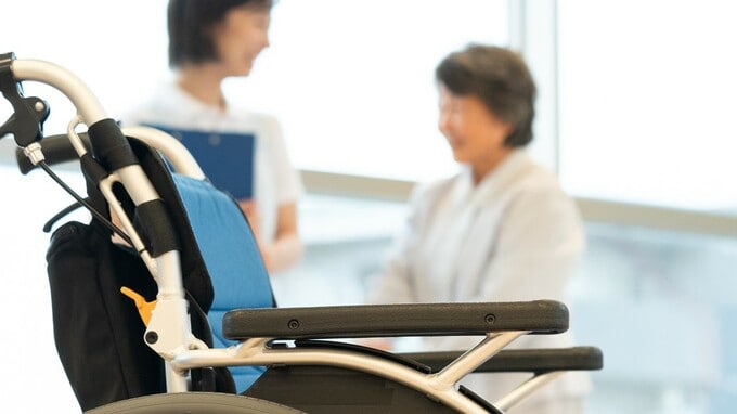 介護職員だけではない…施設で「入居者を支えるスタッフ」5種