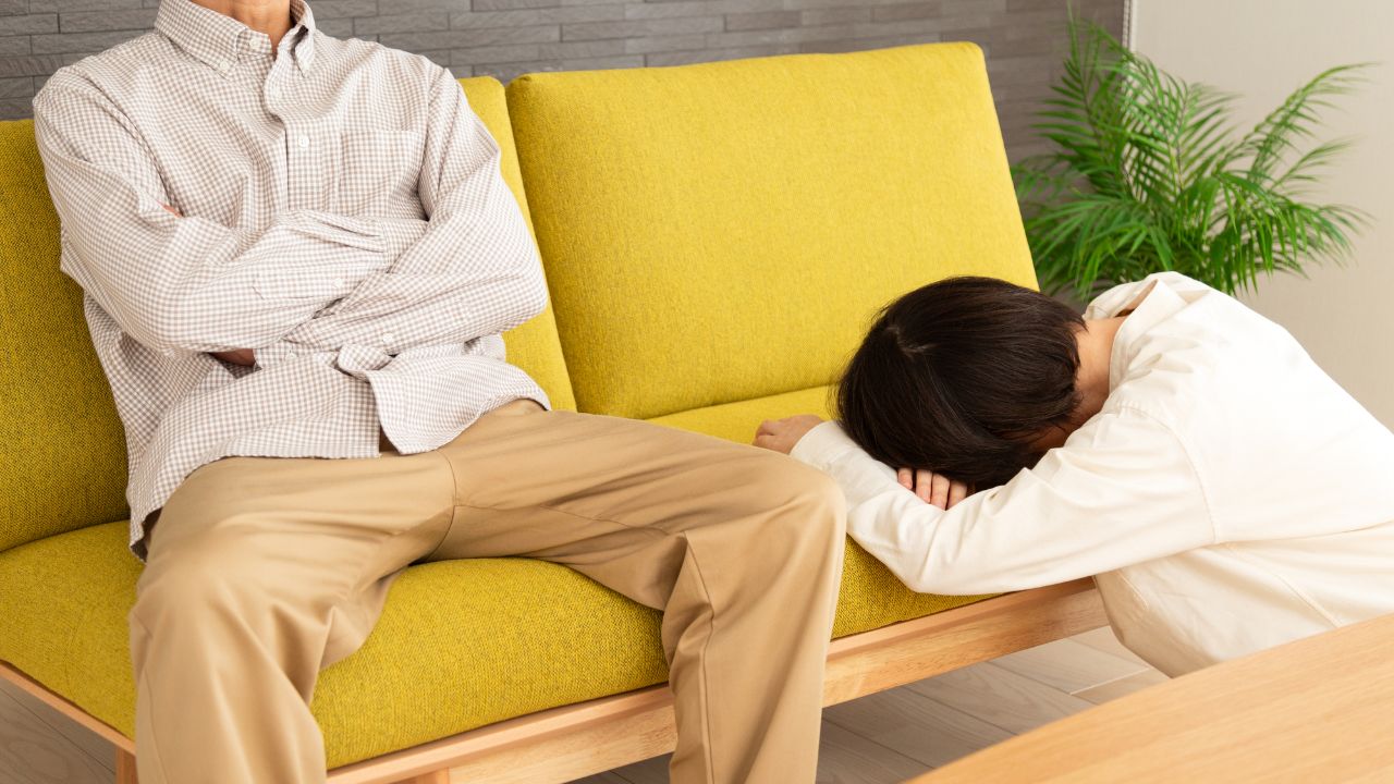 「見てはいけなかった…」結婚30年・58歳妻の“秘密の通帳”を覗いた定年夫が絶句。隠し続けた「8ケタの借金」と「退職金2,100万円」の行方