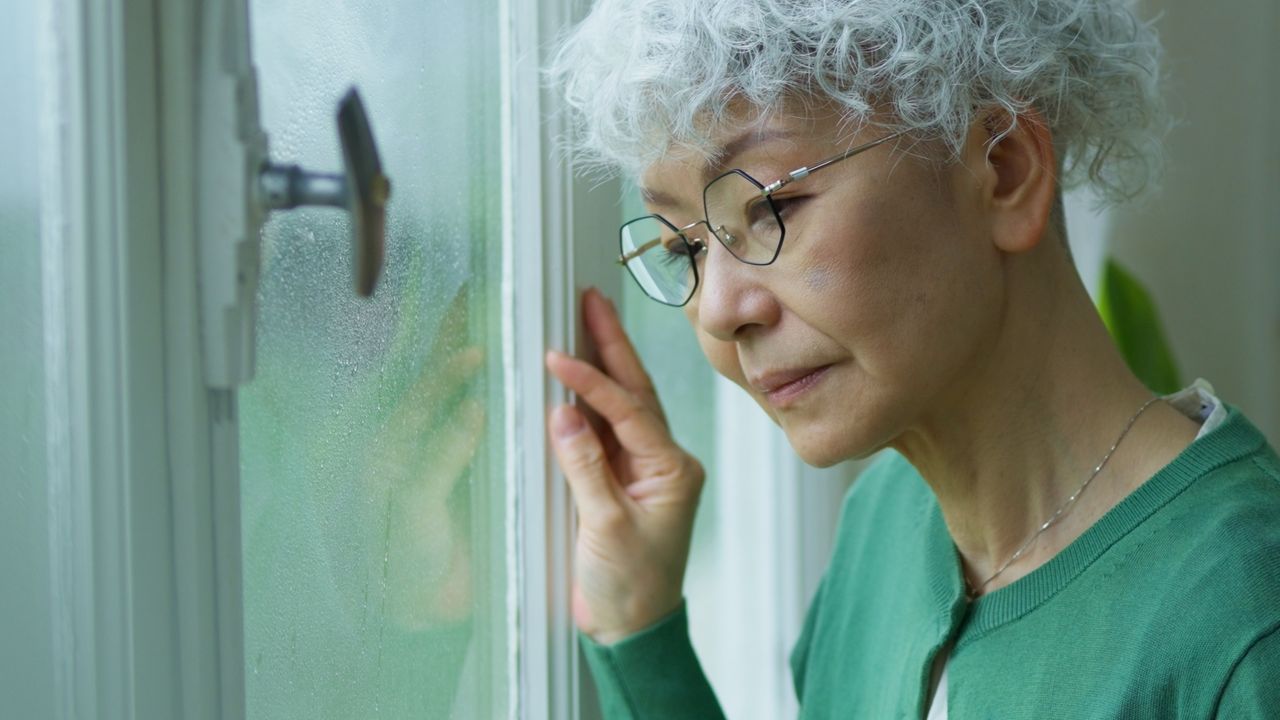 「広い家なんて必要なかった…」〈年金月15万円〉78歳女性、3年前に行った「築50年の建て替え」を後悔するワケ