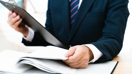 「税務調査官」がアパート大家のもとにやってきた!任意調査は断れる?