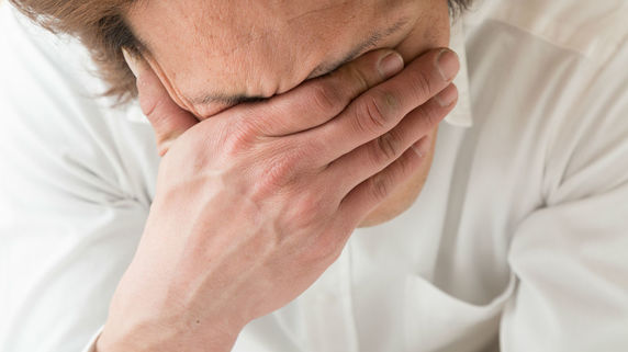 まぶたにできもの、逆さまつげ…目がゴロゴロしたときの対処法