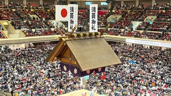 大相撲初場所、安青錦が20年ぶりの新大関V…史上最高「懸賞本数3,355本」が示す景気の底堅さ【解説：エコノミスト宅森昭吉氏】