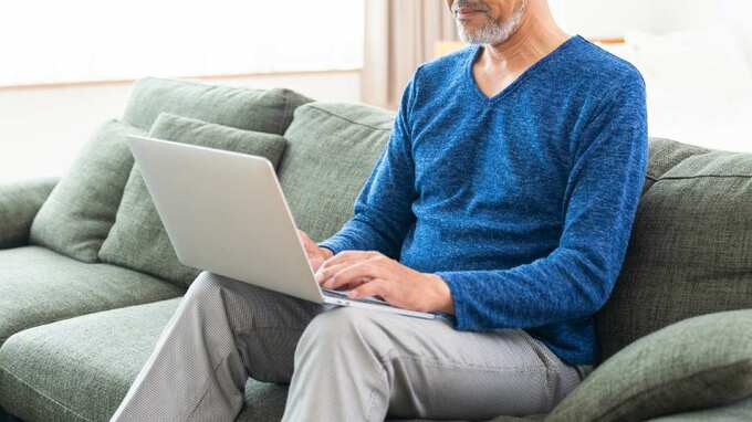 「父さん、こういうのにハマってるの…？」年金月22万円、妻に先立たれた76歳。孤独を埋める〈推し活〉に、息子が放った意外な一言