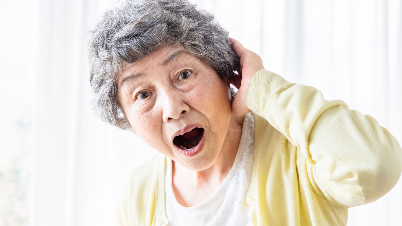 お前なんて息子じゃない！〈年金月12万円〉実家を死守する80歳母の執着。〈月収57万円〉55歳長男が絶句した「相続放棄」の非情通告