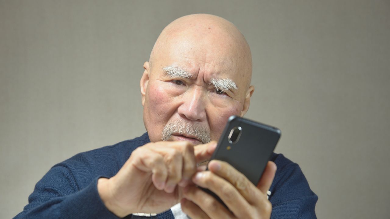 〈年金月20万円〉1人暮らしの78歳父が緊急搬送…医者「もう少しで手遅れでした。それにしても――」なぜ父は“119番”に電話しなかったのか？