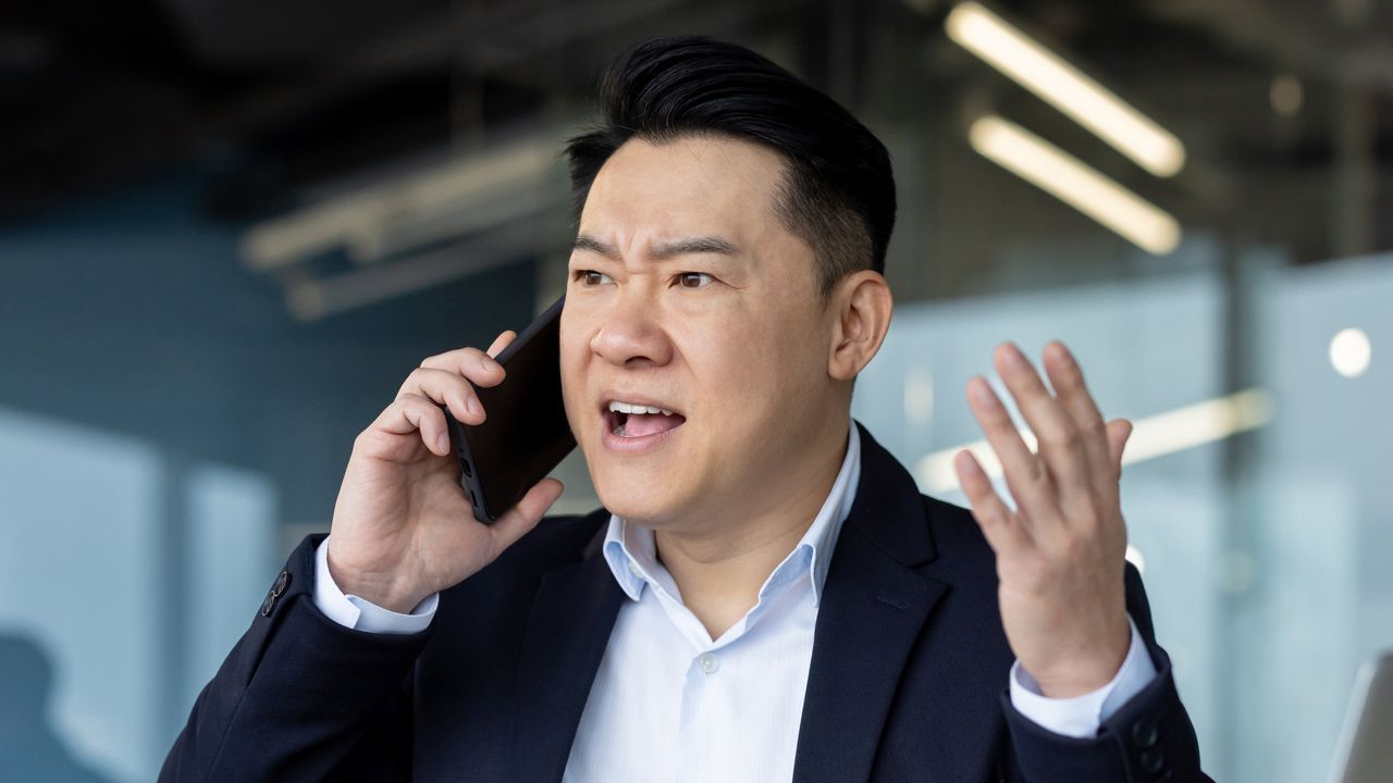 「家は売るな！」49歳長男の叫び届かず…住み替え失敗で「老後資金2,000万円」が蒸発、「年金月16万円」75歳父の悔恨