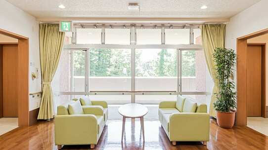 「こんなはずじゃなかった…」〈年金月30万円・総資産9,000万円〉万全に備えた78歳夫婦。高級ホーム入居後に直面した“誤算”