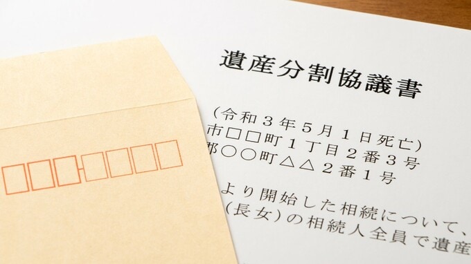 遺産分割の際、「遺産分割協議書」に割印や契印は必要？訂正に「二重線」を使ってはいけないワケ【司法書士が解説】