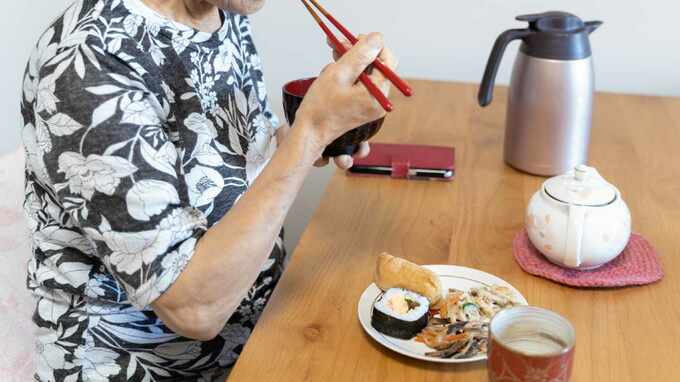 「贅沢には興味がありません」〈年金月18万円・貯蓄4,200万円〉築40年の団地に暮らす72歳女性が〈お金を使わない理由〉