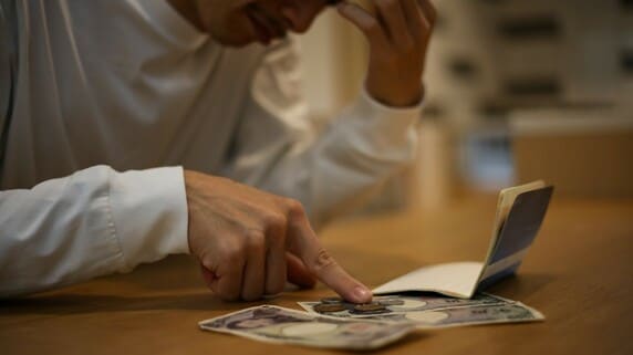 1円も残らないね…〈世帯手取り月43万円〉50代夫婦の暗い食卓。「介護・教育費・住宅ローン・老後資金」の四重苦に悲鳴【CFPが「支出のリバランス」の重要性を解説】