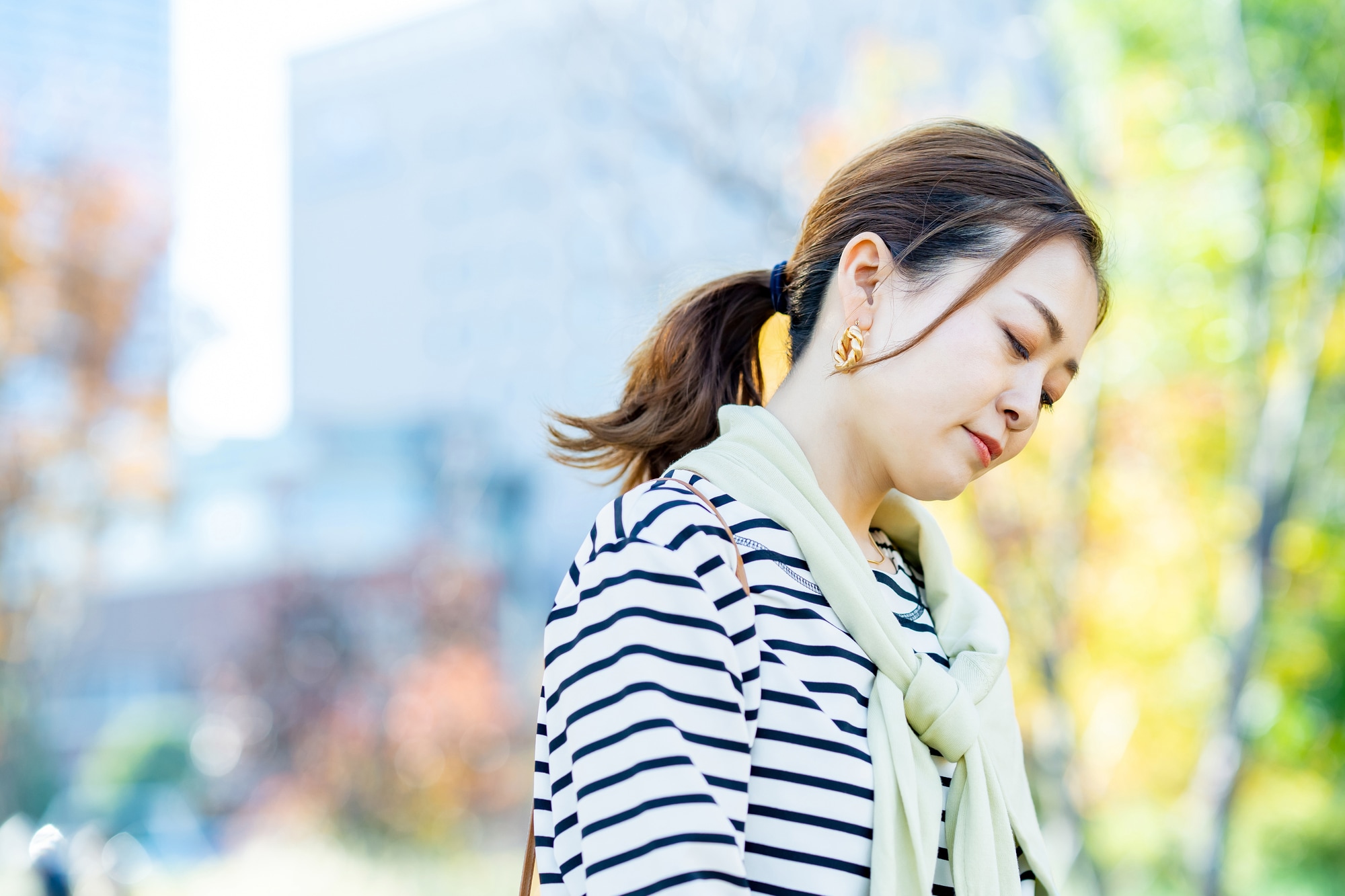 都落ちだね…〈世帯年収1,320万円〉東京から地元へUターンした42歳女性。約30年ぶりの小学校の同級生からの「まさかの評価」にショックを受けたワケ
