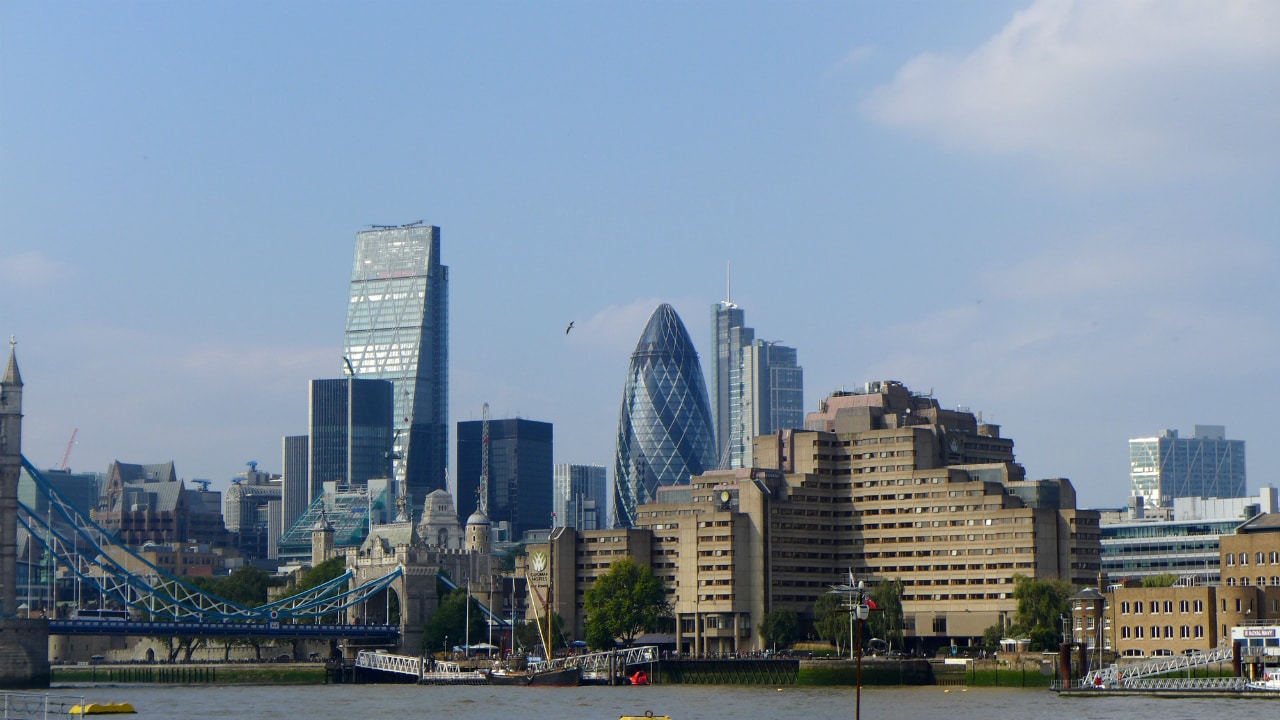 英国不動産の保有時・売却時に現地でかかる税金とは?