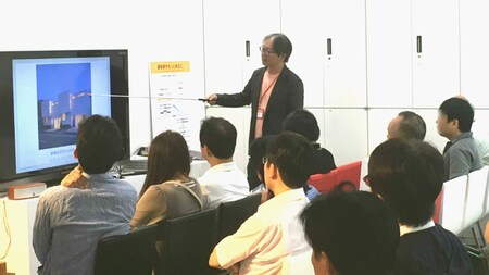 第25回建築家展個別セミナーの様子 ※写真中央は建築家・山本健太郎 氏
