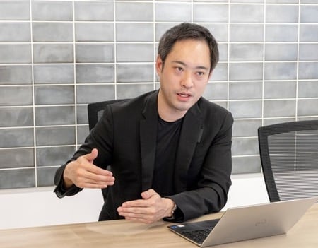 「新NISA対象外の商品に投資する考え方には賛同できない」と語る岡野氏。