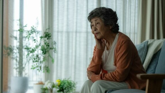 「家族と同居。でも、独りぼっちです」…年金から月10万円を手渡し、長男一家と暮らす81歳女性。密かに怯える“孤独死の影”