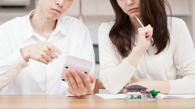 「ローンを返すだけの人生になるとは…」年収1,300万円の夫婦が新築後に痛感“誰も教えてくれなかった現実”