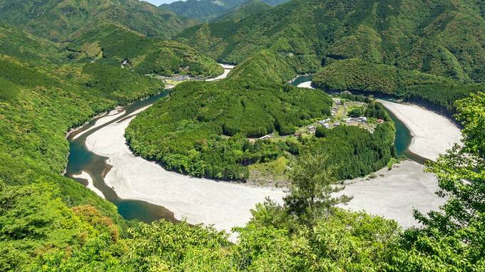 国内に他国の飛び地があった場合の課税関係【国際税務の専門家が解説】