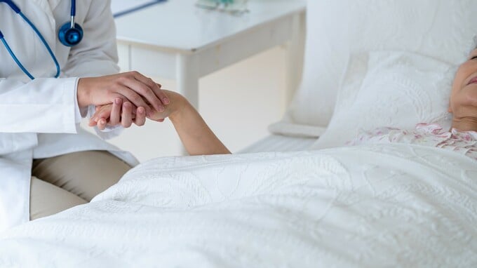 「我慢は美徳」の精神が緩和治療の障害に…在宅医療における「痛みのコントロール」の重要性【医師が解説】