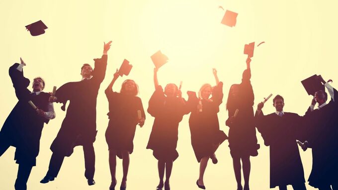 社会に名を刻む選択 ― 節税と功績を両立する奨学金創設の意義