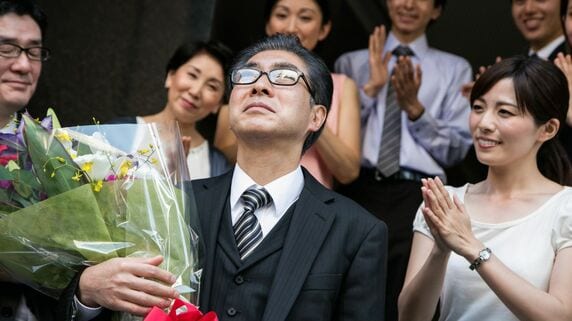 これが狙いだったのか…勤続35年超・晴れて定年を迎えた会社員、「なぜか65歳目前で会社を去った同期」の謎が解けた日