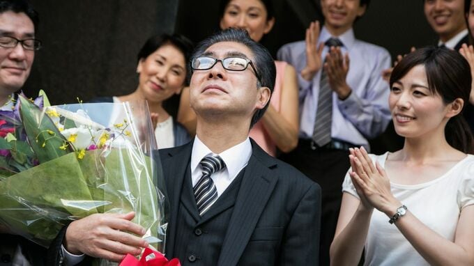 これが狙いだったのか…勤続35年超・晴れて定年を迎えた会社員、「なぜか65歳目前で会社を去った同期」の謎が解けた日