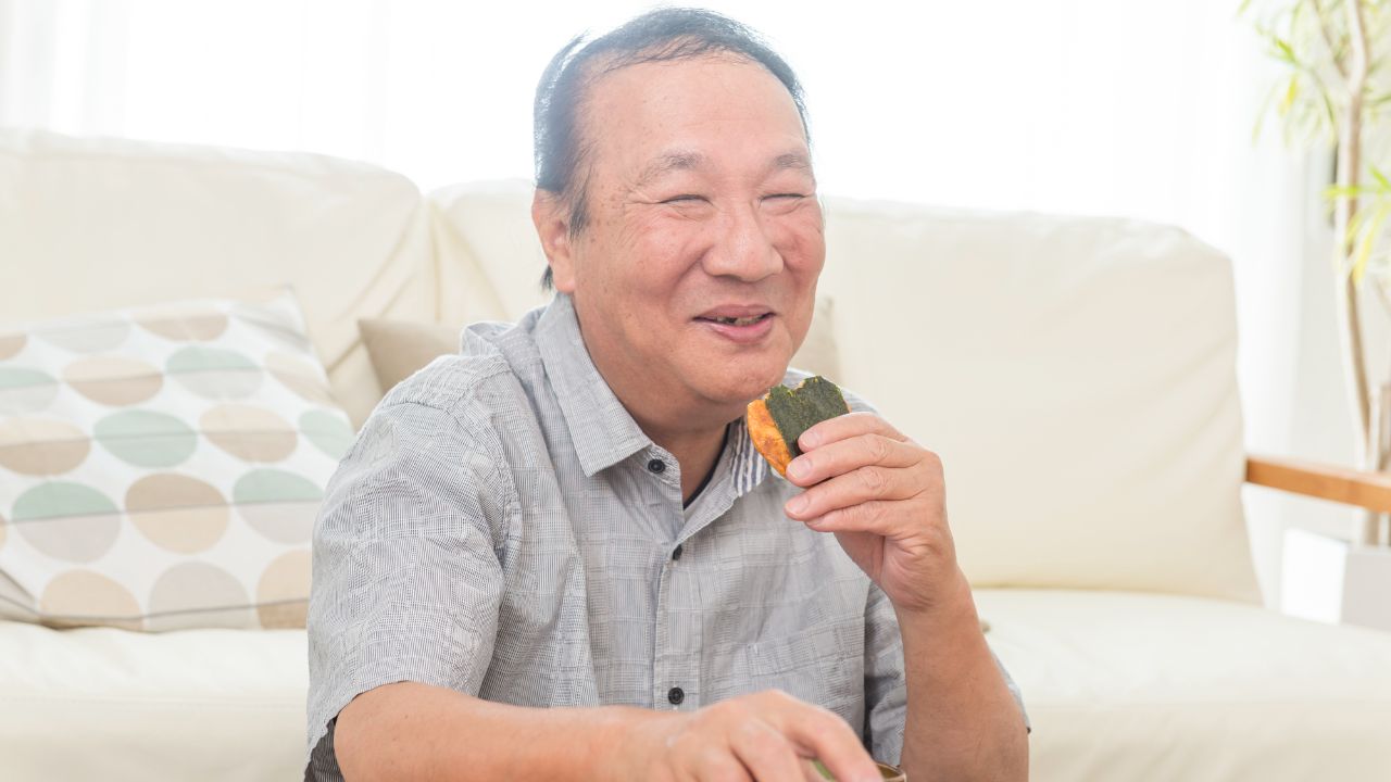 もうお金は必要ないよ…〈年金9万円〉70歳父に仕送りを断られた42歳長女、心配のあまり実家に押しかけて「腰を抜かした」ワケ