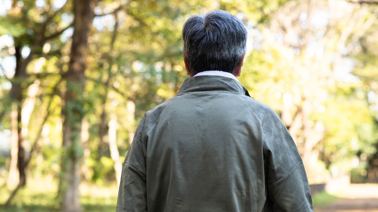  「声の出し方さえ忘れそうになる」…〈年金月10万円〉市営団地暮らしの76歳男性、コンビニ店員の挨拶に感じた〈身に染みる温もり〉