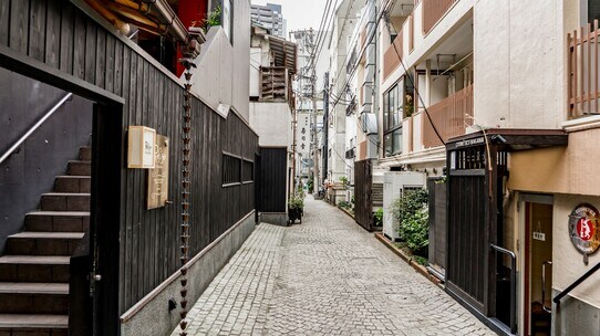 古き良き風情が失われそう?「東西線・神楽坂」の現状は…