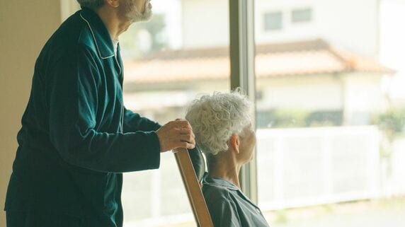 「私たち、どこで間違えたんだろうね」冷蔵庫に残った“豆腐ひとつ”。年金月16万円・70代夫婦の〈静かな終焉〉