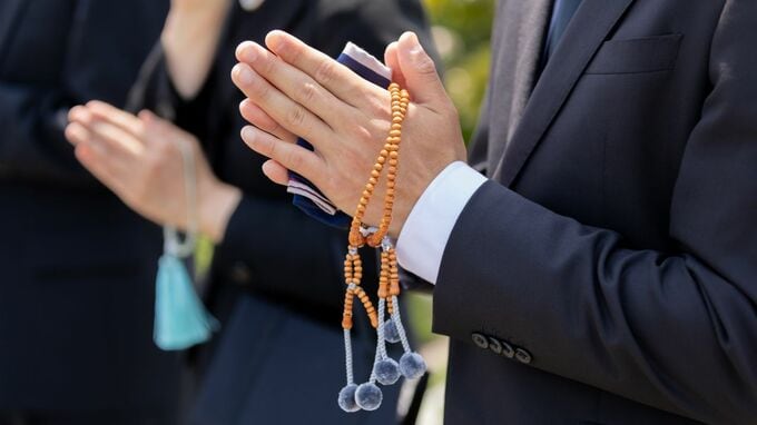 家族葬なんて選ぶんじゃなかった…〈年金月23万円〉で穏やかに暮らしていた78歳父、急逝。こじんまりと近親者だけで見送るも、「判断を間違えた」長男の大誤算