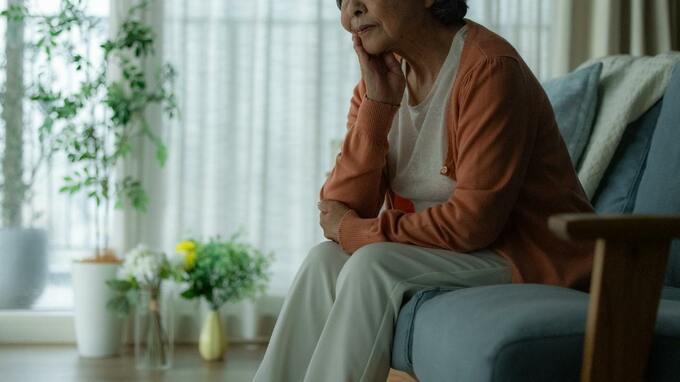 「また一緒に暮らせるね」〈年金月16万円・貯蓄3,200万円〉74歳母、46歳息子との再同居で崩れた“一人暮らしのペース”