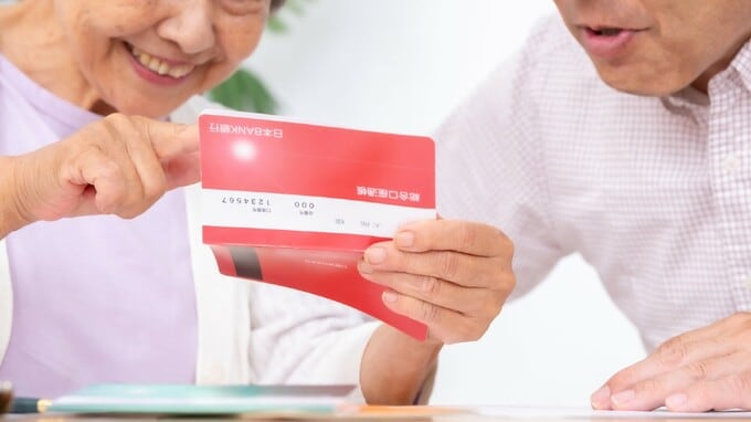 高齢親の認知症による「銀行口座凍結」を回避したい…成年後見とも家族信託とも違う、もっと手軽な「第三の選択肢」とは？【司法書士が解説】