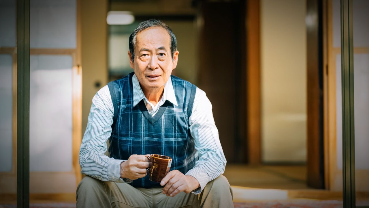 こんなはずじゃなかった…〈退職金5,000万円〉〈貯金8,000万円〉役員の椅子を捨てた60歳男性の転落。幸せな老後のはずが家族離散、1人でインスタントラーメンをすする寂しい夜