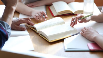 多くの生徒が「最初の好成績が、最終的な成績と同じ」という傾向を持つ（※写真はイメージです／PIXTA） 