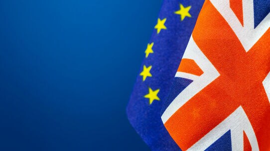 英国、ジョンソン兄弟で離脱