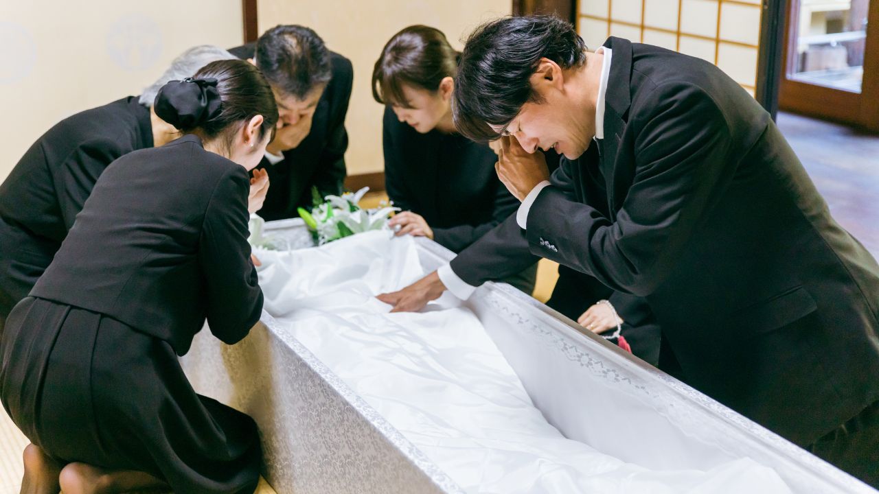 一番可愛がられていたのは俺なのに…資産2億円・96歳祖父の「遺言書」に親族一同激震。孫6人には平等に遺産が分けられるも、「有名私大卒・月収100万円の36歳孫」だけもらえなかった理由
