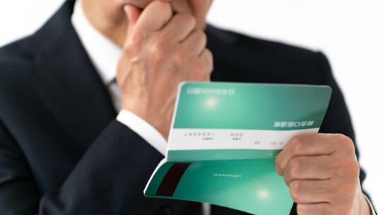 月給54万円の元中小企業部長、定年退職で収入激減も節約が追い付かず…止まらぬ赤字が吸い寄せる「老後破産」の恐ろしいリスク