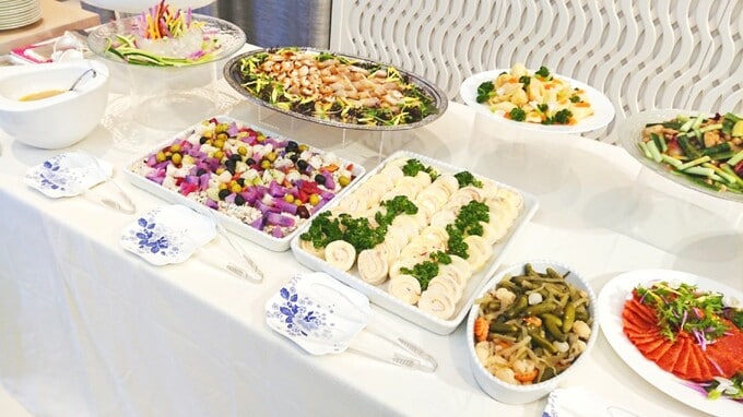 なぜ潰れないのか？…大食いの客が詰めかける「食べ放題の店」が、フツーに儲かっているワケ【経済評論家が解説】