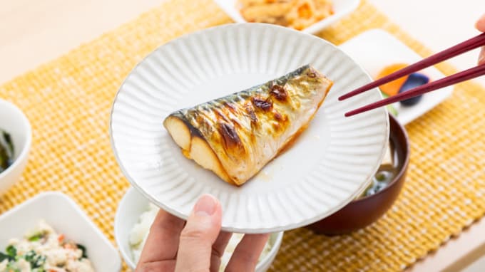 「食べ方」を変えただけで「長年の持病」が完治…「マナーへの意識」が体調改善に繋がるワケ【フードプロデューサーが解説】