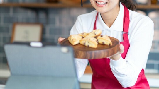 インバウンド需要復活に期待も「人手不足」深刻化…「飲食業」DX対応で勝ち負け鮮明に