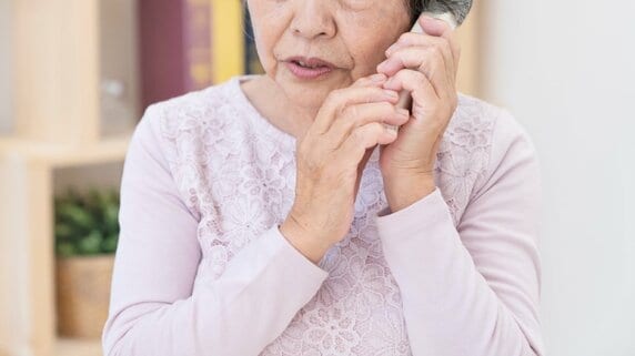 「お母さんにしか頼れないの」娘の一言に絶句…年金暮らしの母、3回目の「学費援助」を頼まれた日