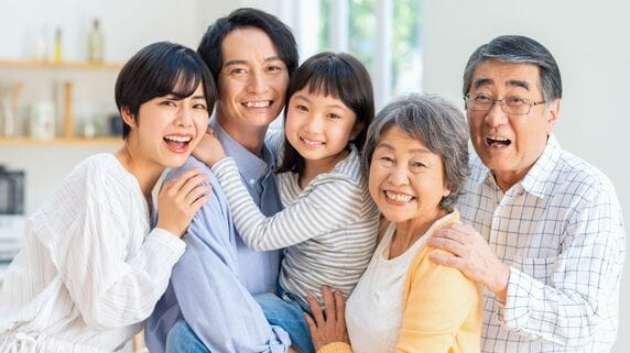 〈成年後見の補完〉〈遺言代わり〉にもなる？親の財産管理、兄弟共有の土地、先祖代々の土地…“争続”を未然に回避する「家族信託」という選択肢