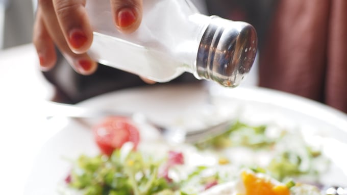 【医師監修】長寿医学の専門家・白澤卓二医師が語る「塩と健康」の新常識。適塩生活と“ふりすぎ”を防ぐ習慣術