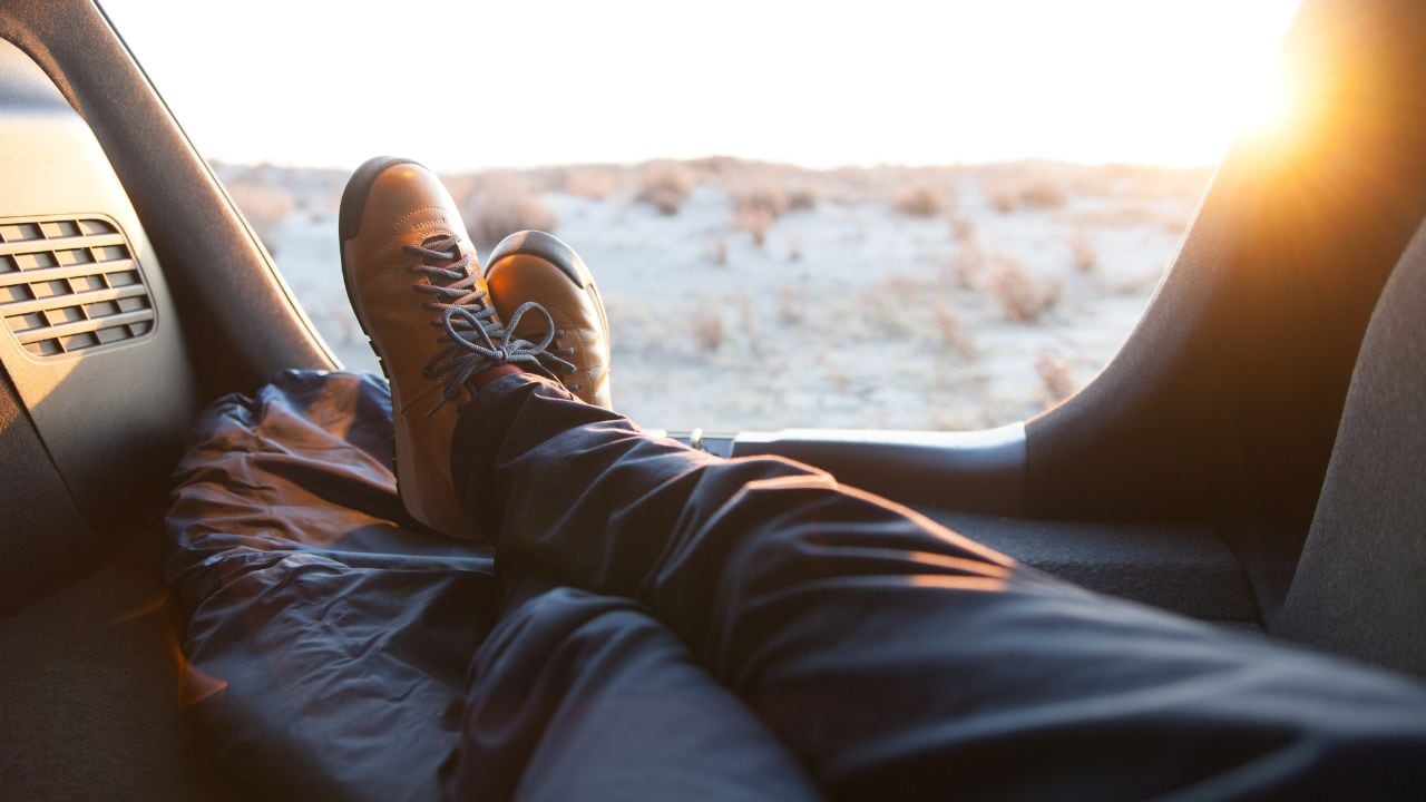 「自由を満喫している」と嘘をついて…定年後の日本一周を夢見た60歳夫が、陥った「車中泊」のワナ。豪華な内装より“温かい布団”、3県回ったところで妻が待つ自宅に帰ったワケ