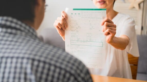 「誰のために働いてきたと思ってるんだ」元エリート会社員・傲慢だった61歳夫に“離婚届”を差し出した〈切なすぎる夜〉