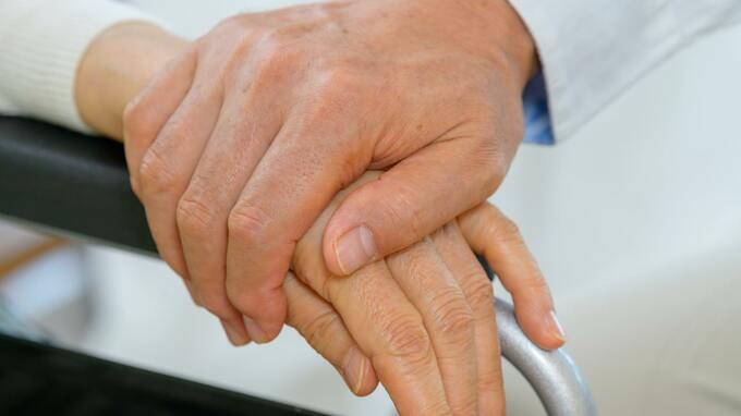 「次連絡したら警察を呼びます」──高校時代から一緒だった老夫婦、後見人のせいで迎えた「残酷な最期」