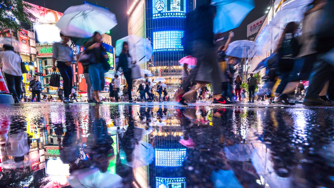 「手取り32万円」45歳男性、冬のボーナスを見て愕然…日本中で「真面目に働く中流層」が次々と貧困化していく現実