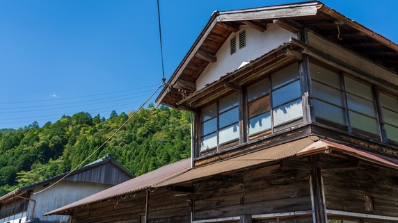 かつて日本の家屋は30年周期だったが…空き家問題、SDGs、古民家ブーム等で新しい流れが。建て替えか、リノベーションか、検討するのに大切なポイント