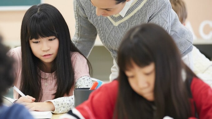 【富裕層の子弟教育】海外生活＋インターナショナルスクール通学→「バイリンガル」は実現するか？…現地進学塾講師にインタビュー